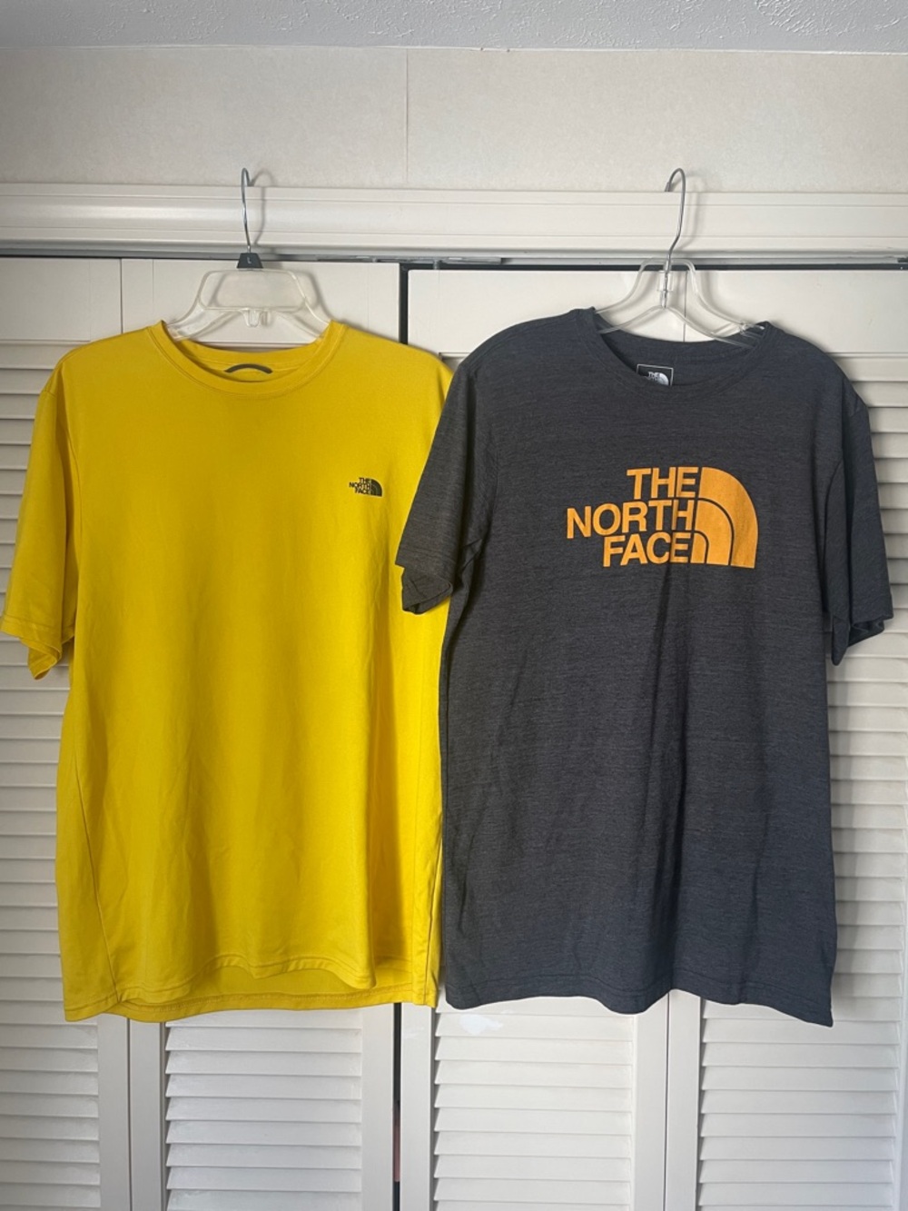 The North Face Men’s T-shirts Bundle of 2 Sz Large yellow gray